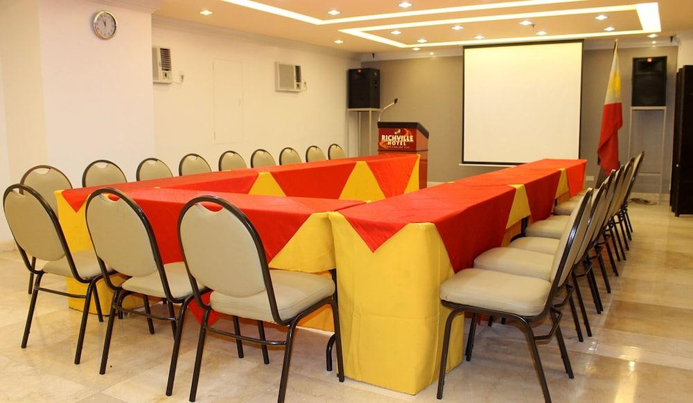 Richville Hotel Mandaluyong Exterior foto